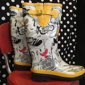 SAKROOTS RAINBOOTS // White Peace Print // Yellow